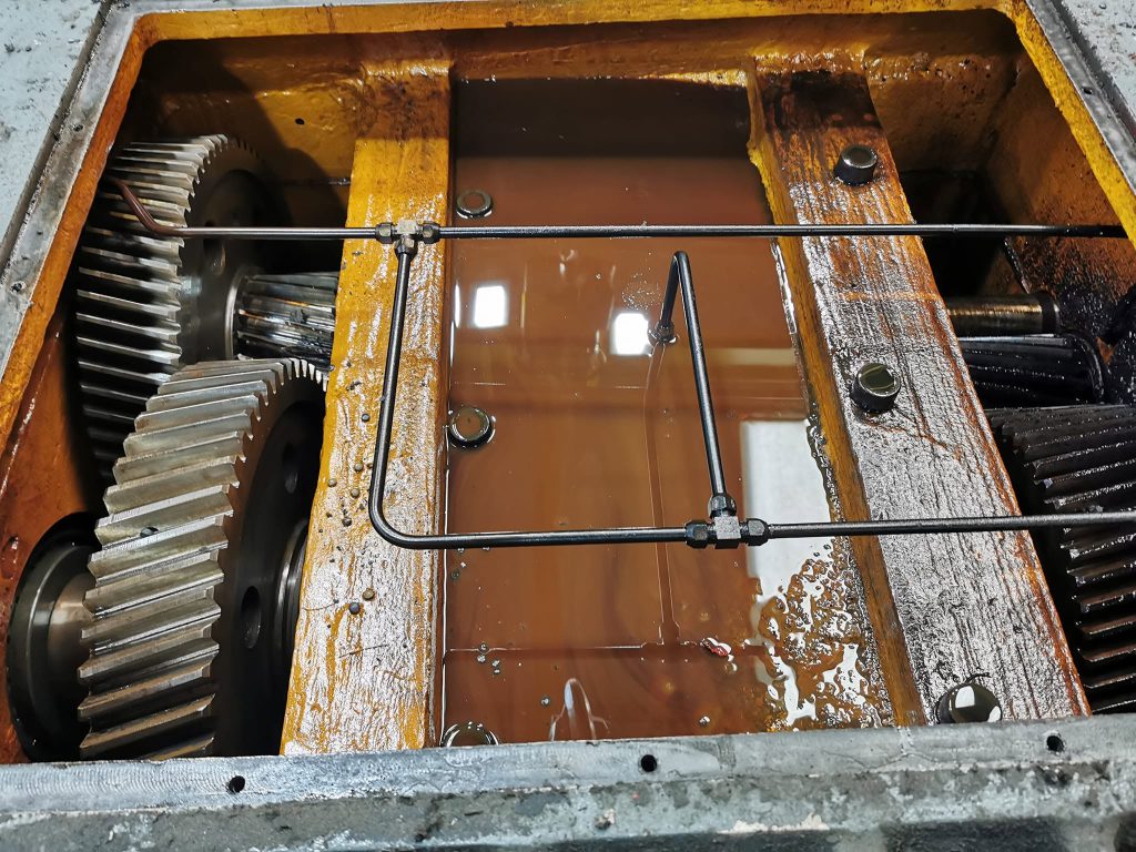 Extruder gearbox service