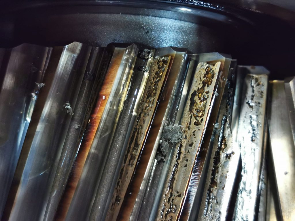 Extruder gearbox service