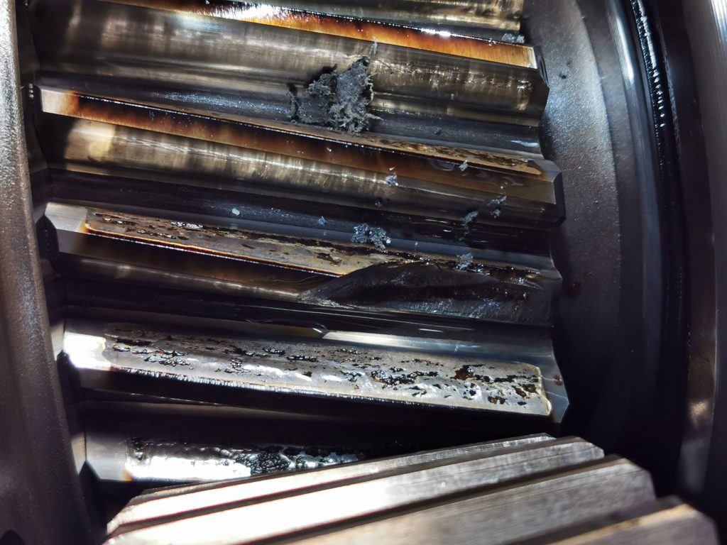 Extruder gearbox service
